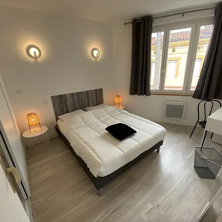Apartament Close To Metro, *