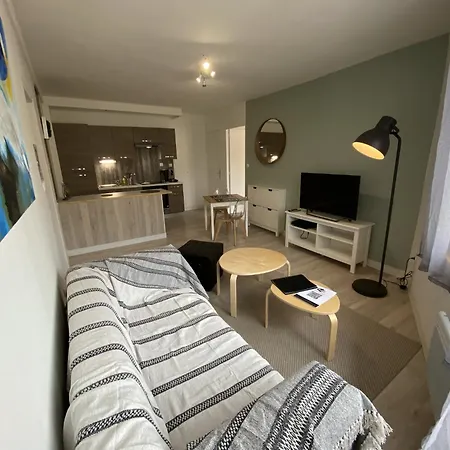 Close To Metro, Apartament