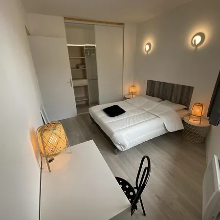 Close To Metro, Apartment *